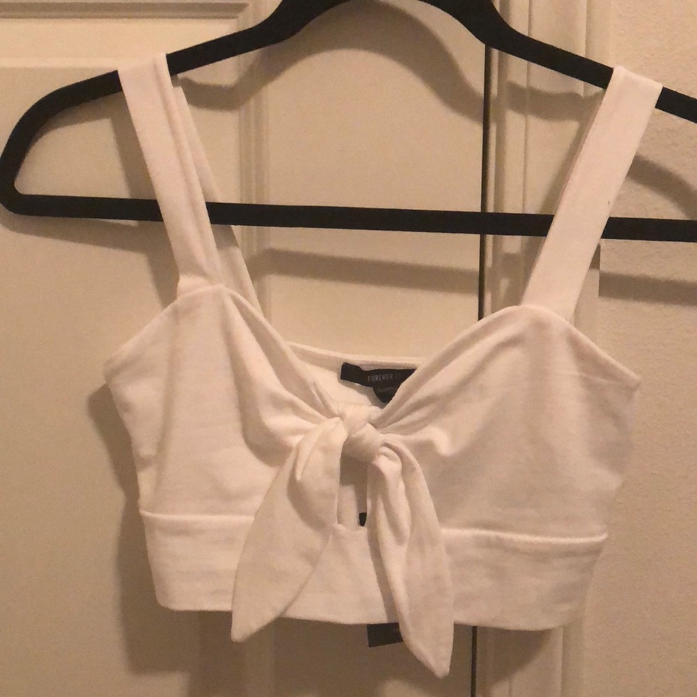 NWOT ✨ Crop Top